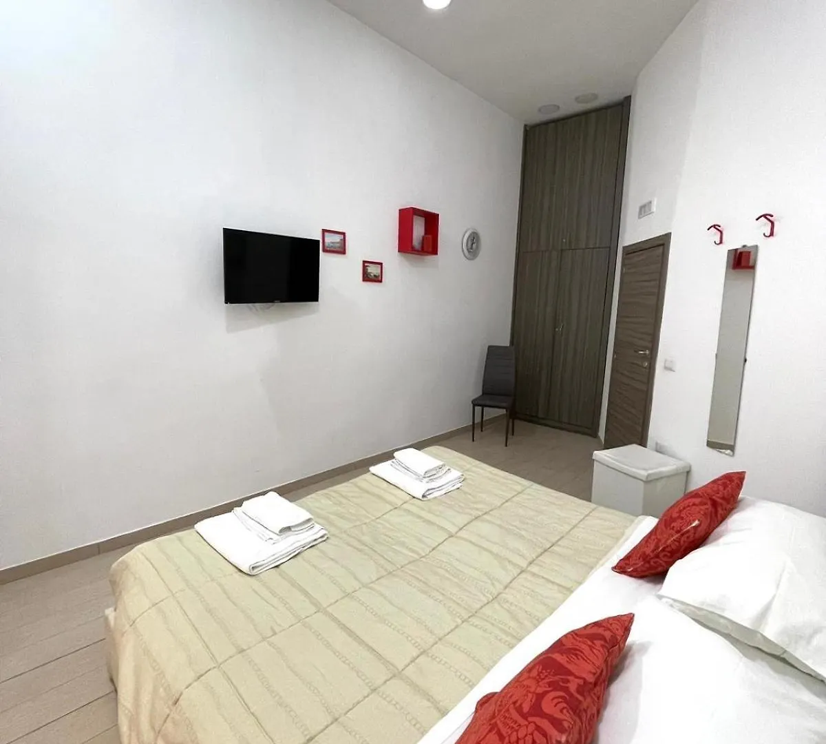 Ginevra'S Apartment Naples Italy