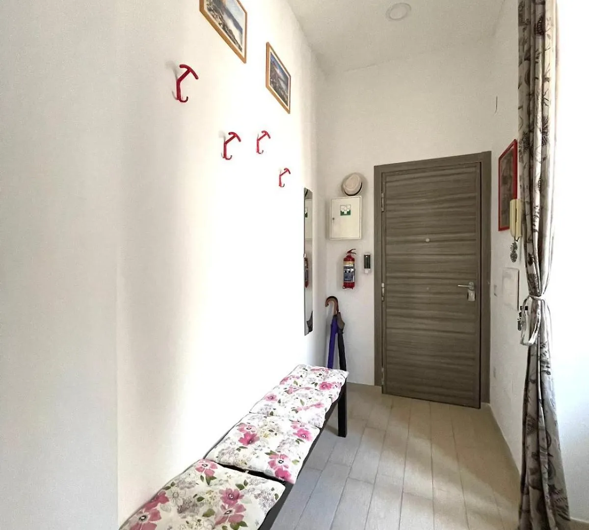 Ginevra'S Apartment Naples Italy